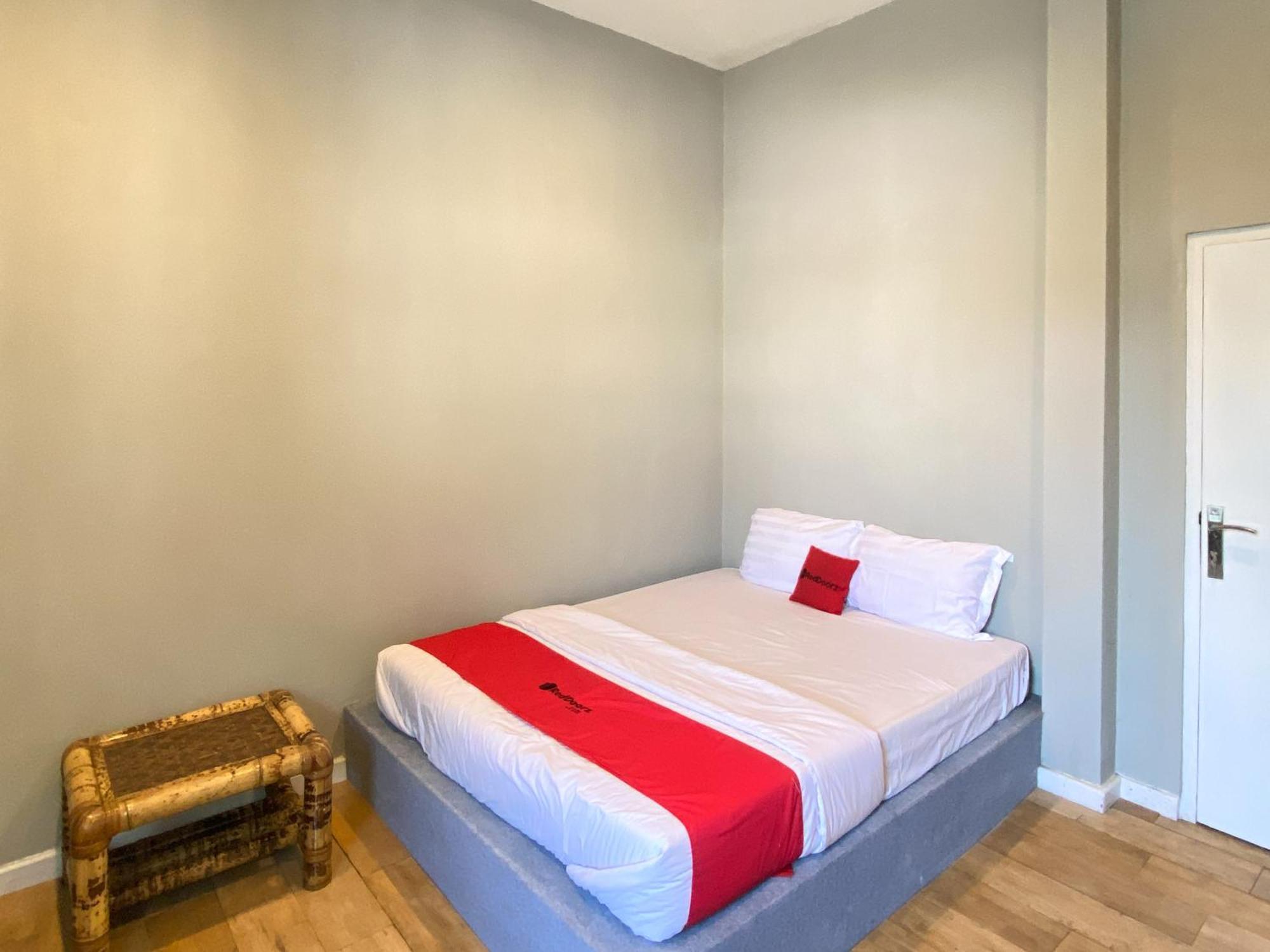 Reddoorz Near Balai Kota Timoho Hotel