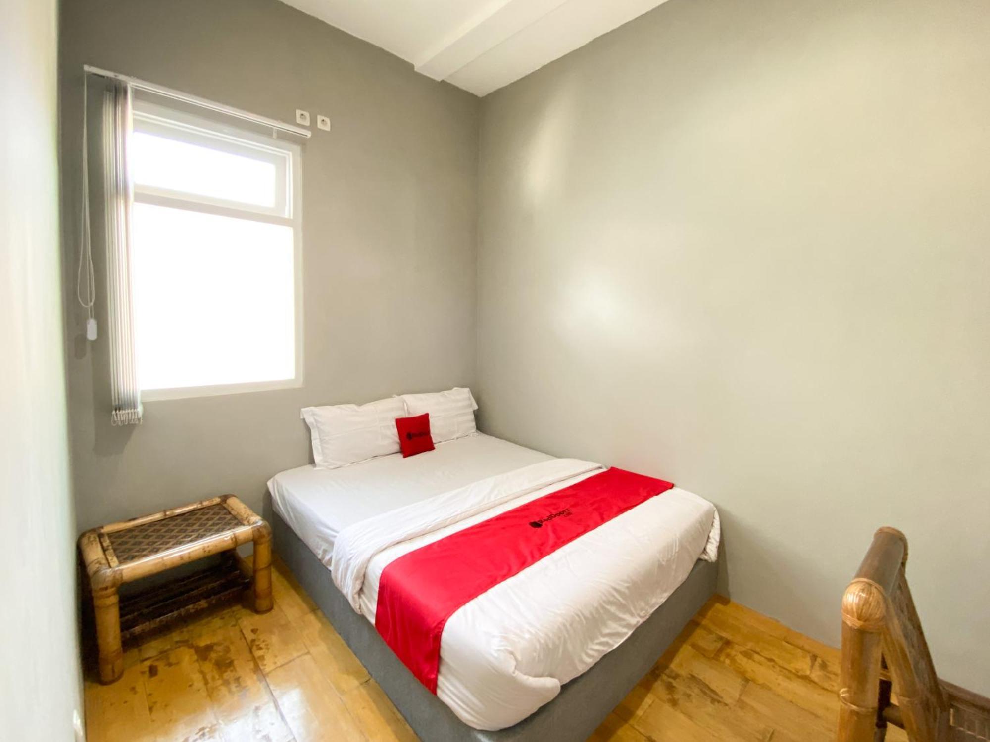 Reddoorz Near Balai Kota Timoho Hotel